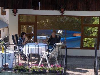 Guesthouse Stefi Rîşnov Exteriör bild